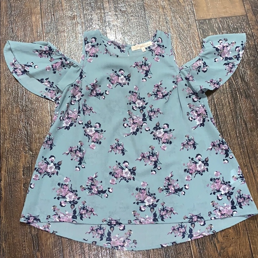 Floral blouse with cut out shoulders